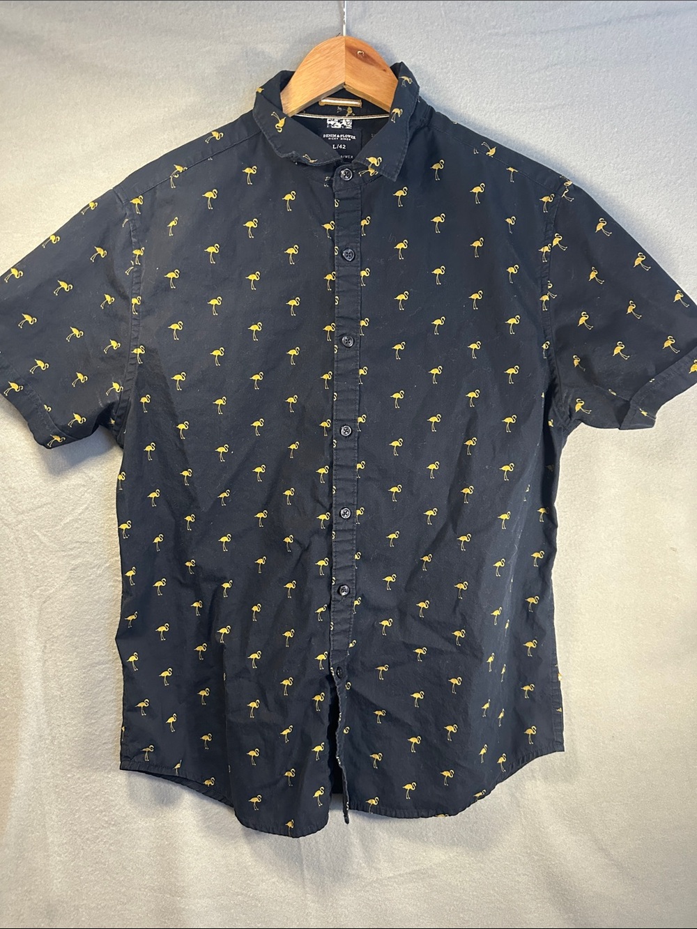 Denim & Flower Black Short-Sleeve Button-Down with Yellow Flamingo Print
